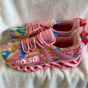 🌹🌹Just So So Sneakers Size 38=7.5-8🌹🌹